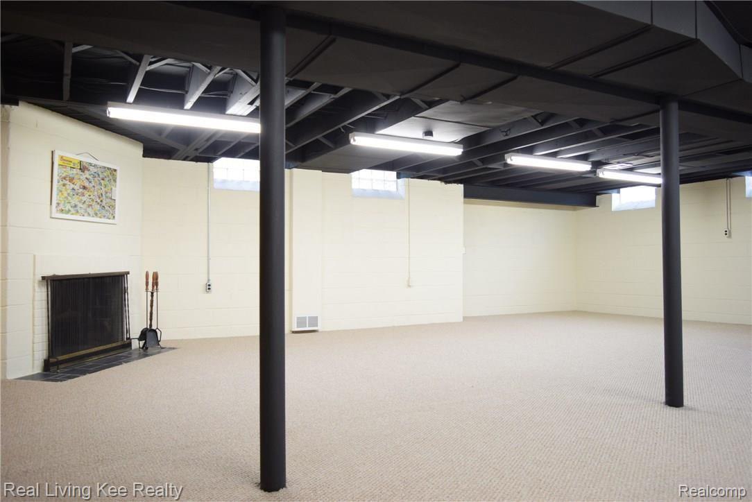 16208 Reedmere Avenue Franklin, MI 48025 - Photo 18 of 29 Large finished basement, new carpet!