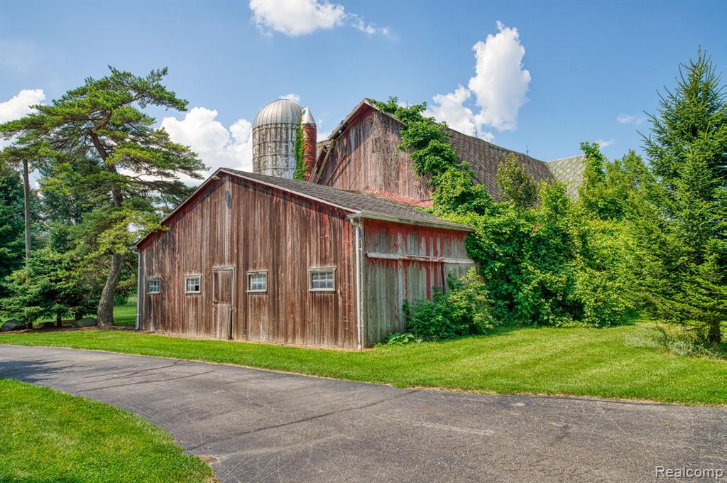 5324 Faussett Road Howell, MI 48855 - Photo 35 of 54 Gallery Image 35