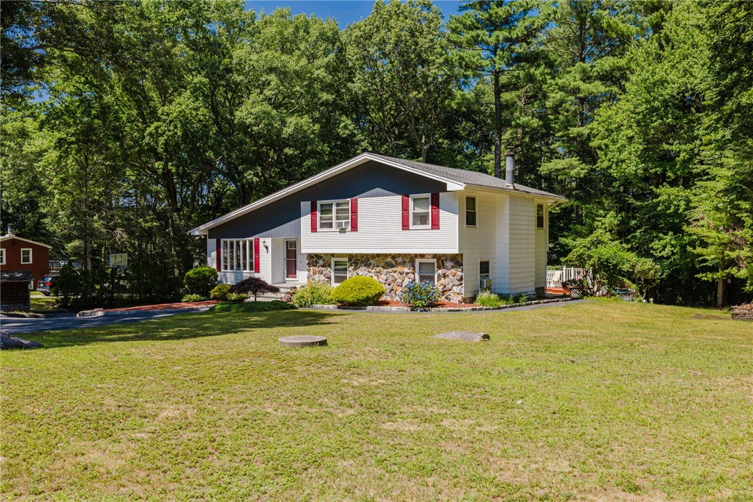 22 Oakview Terrace Glocester, RI 02857 - Photo 2 of 36