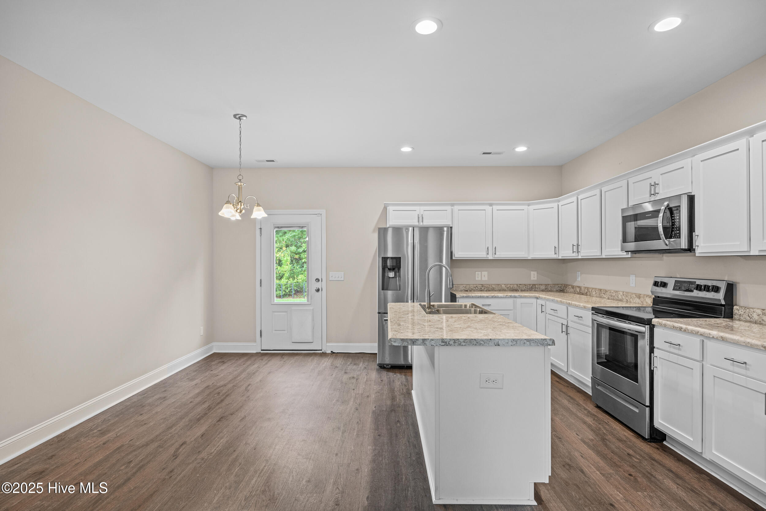 139 Queens Haven Road Hubert, NC 28539 - Photo 10 of 42 12_kitchen