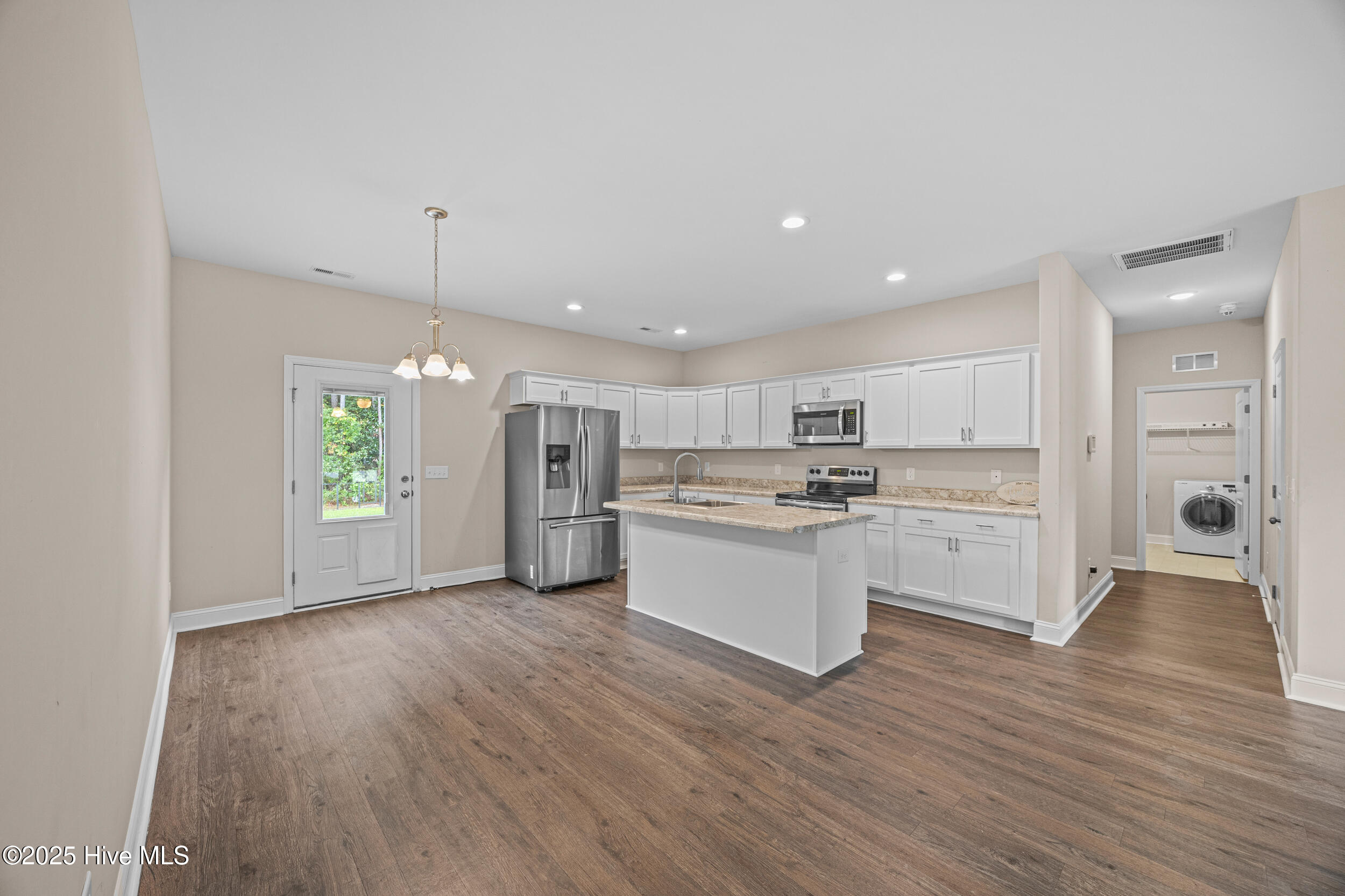 139 Queens Haven Road Hubert, NC 28539 - Photo 13 of 42 15_dining area