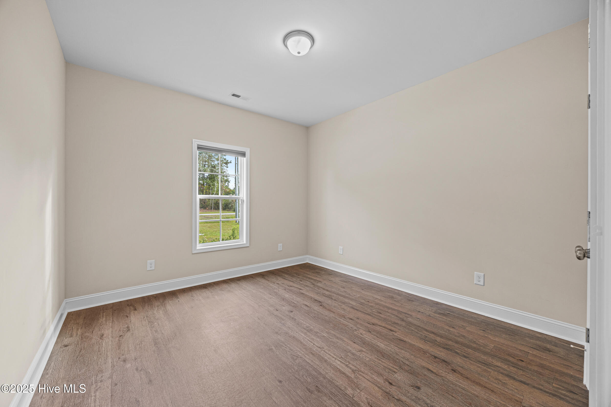 139 Queens Haven Road Hubert, NC 28539 - Photo 14 of 42 16_bedroom