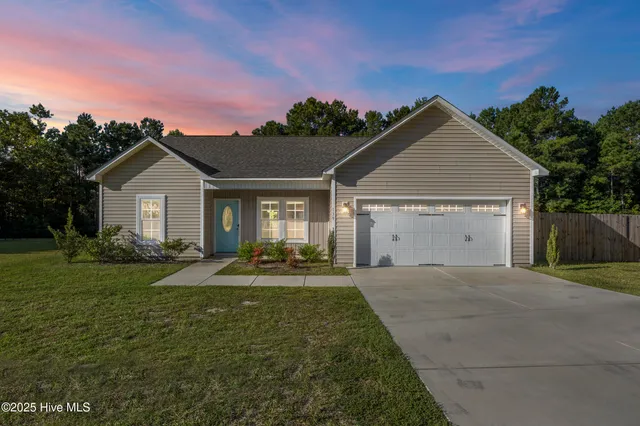 $289,900 | 139 Queens Haven Road, Hubert, NC 28539