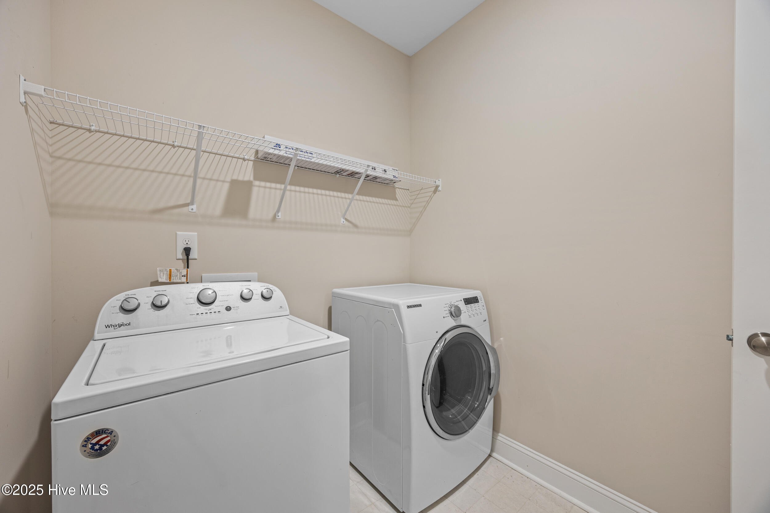 139 Queens Haven Road Hubert, NC 28539 - Photo 21 of 42 23_laundry room