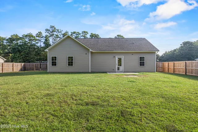 $289,900 | 139 Queens Haven Road, Hubert, NC 28539