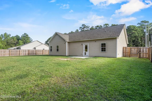 $289,900 | 139 Queens Haven Road, Hubert, NC 28539