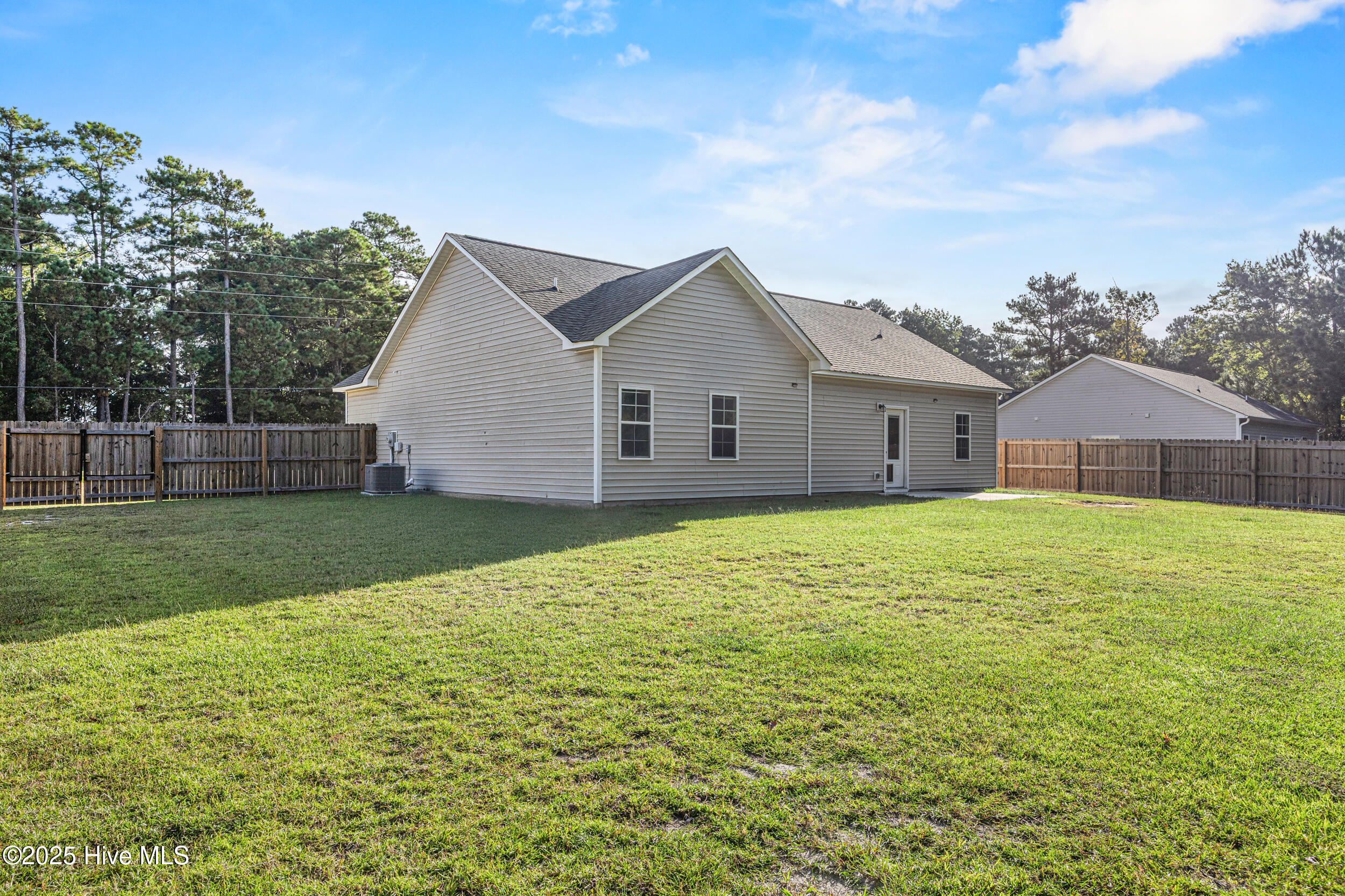 139 Queens Haven Road Hubert, NC 28539 - Photo 31 of 42 31_back exterior