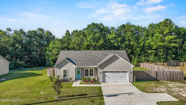 $289,900 | 139 Queens Haven Road, Hubert, NC 28539