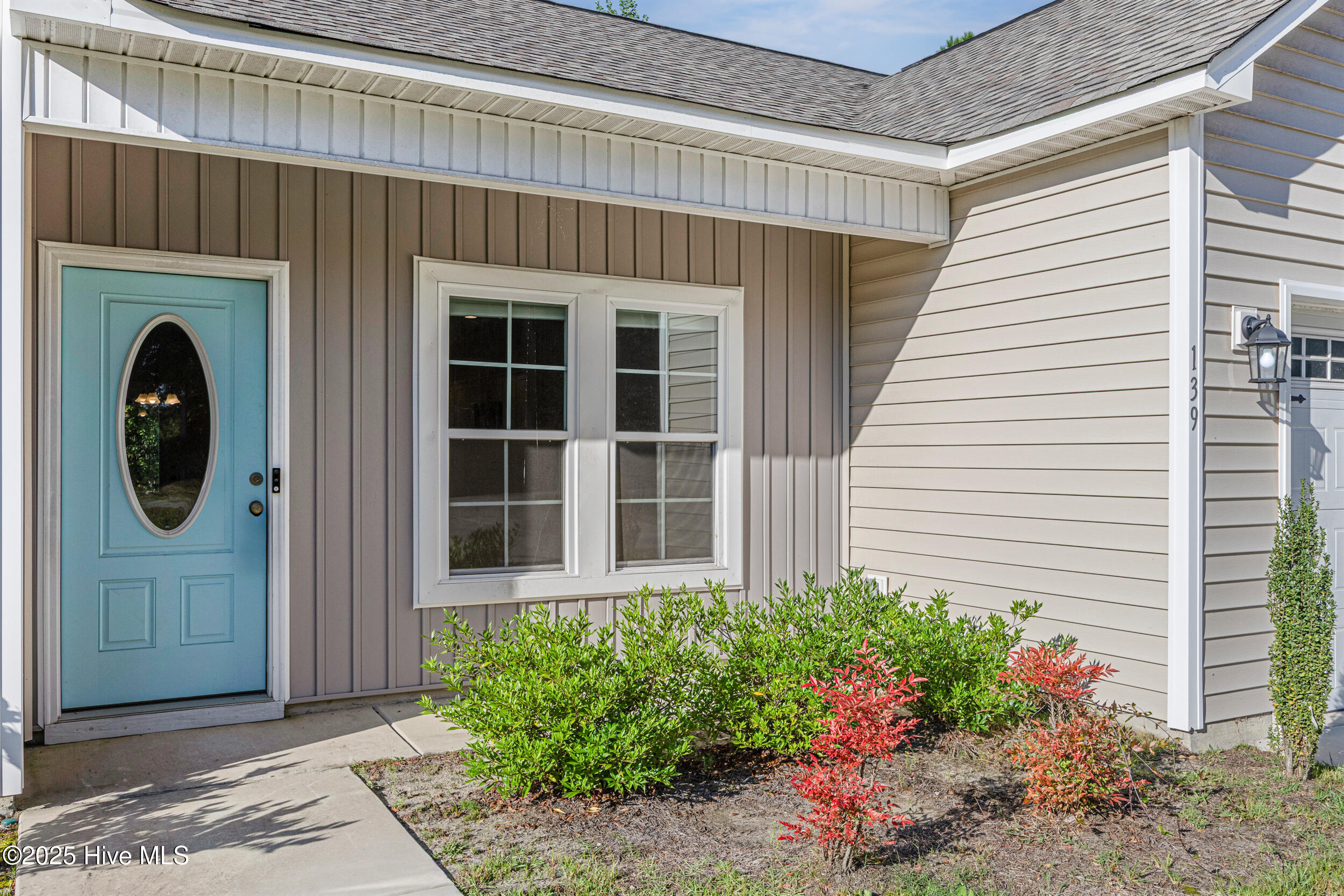 139 Queens Haven Road Hubert, NC 28539 - Photo 4 of 42 8_front entryway
