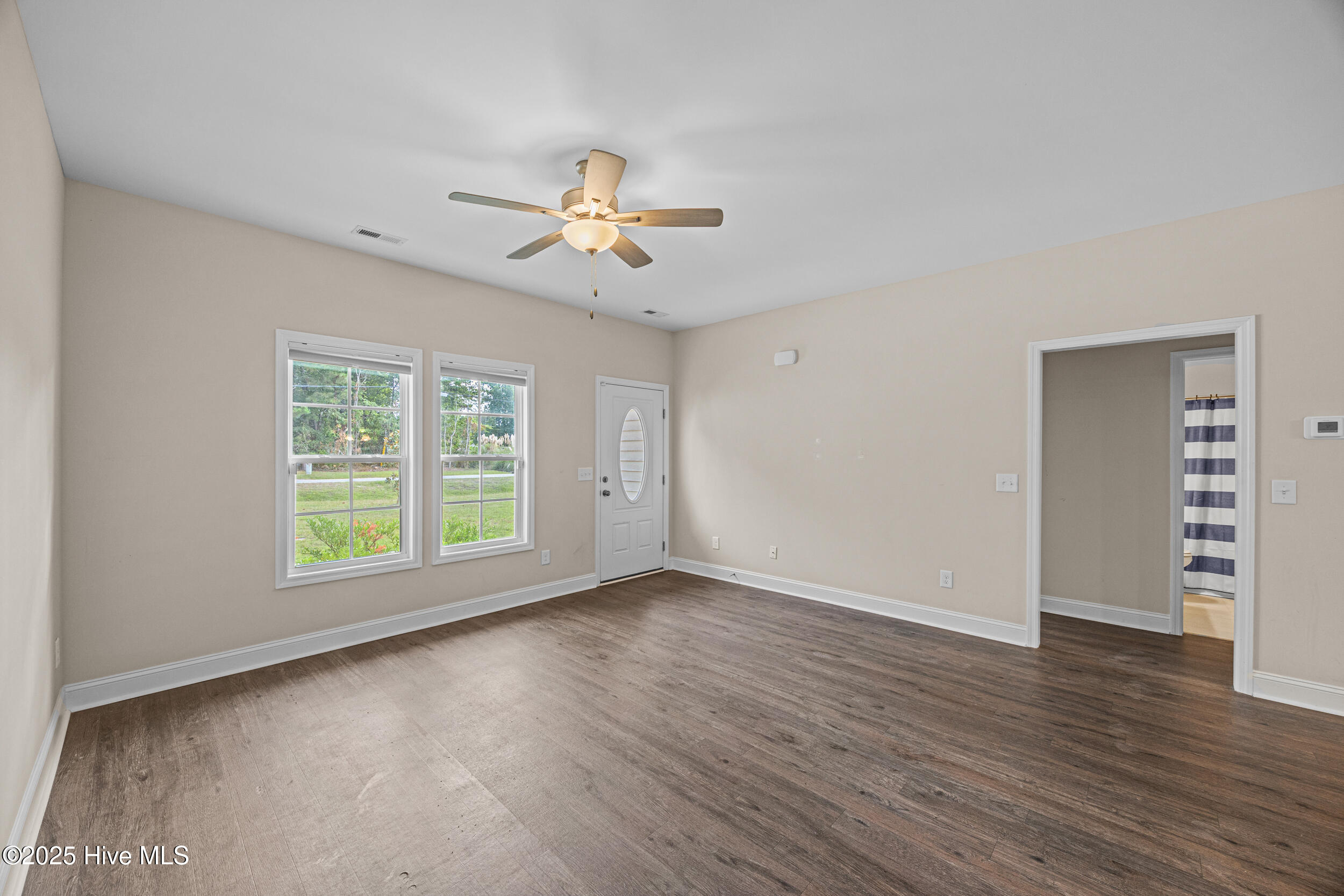 139 Queens Haven Road Hubert, NC 28539 - Photo 9 of 42 9_living room