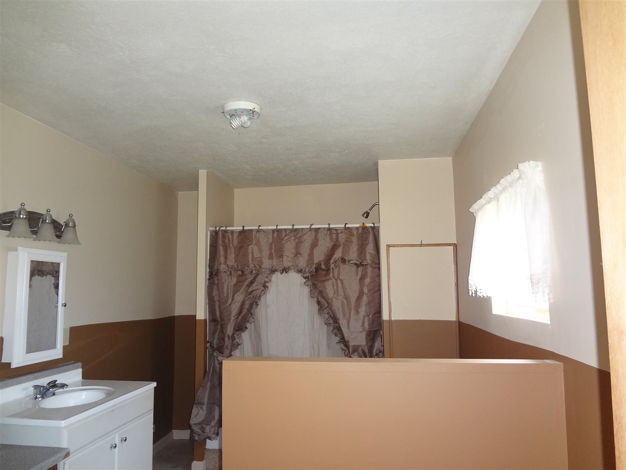 607 Clayton Street Rochester, IN 46975 - Photo 10 of 12 Gallery Image 10