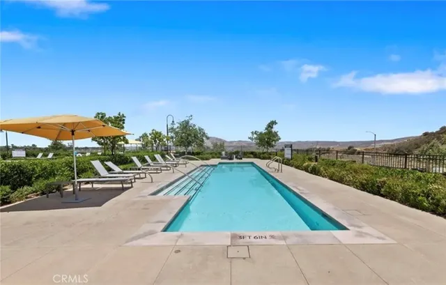 a picture of a very nice looking hallway