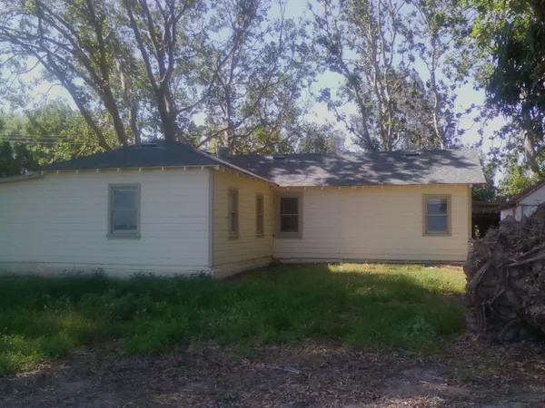 a front view of house with yard