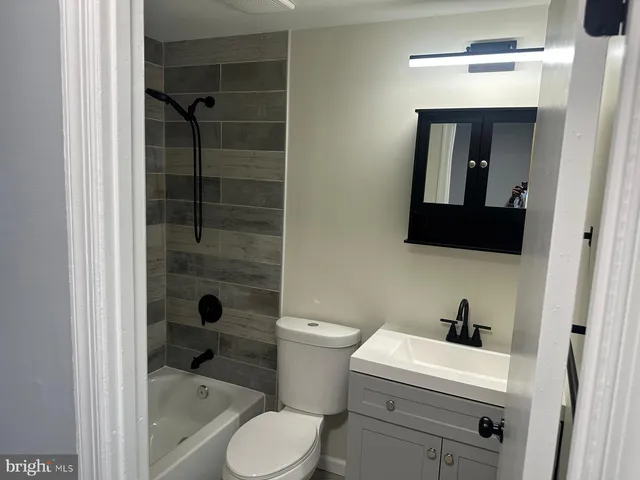 $2,500 | 5363 King Arthur Circle, Baltimore, MD 21237