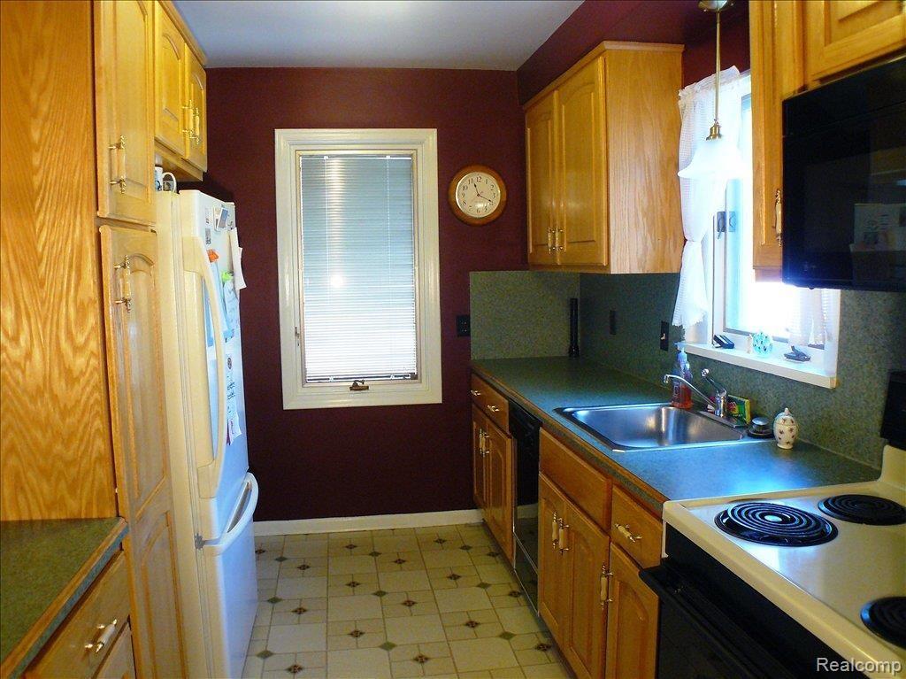 962 Roslyn Road Grosse Pointe, MI 48236 - Photo 4 of 8 962R4a
