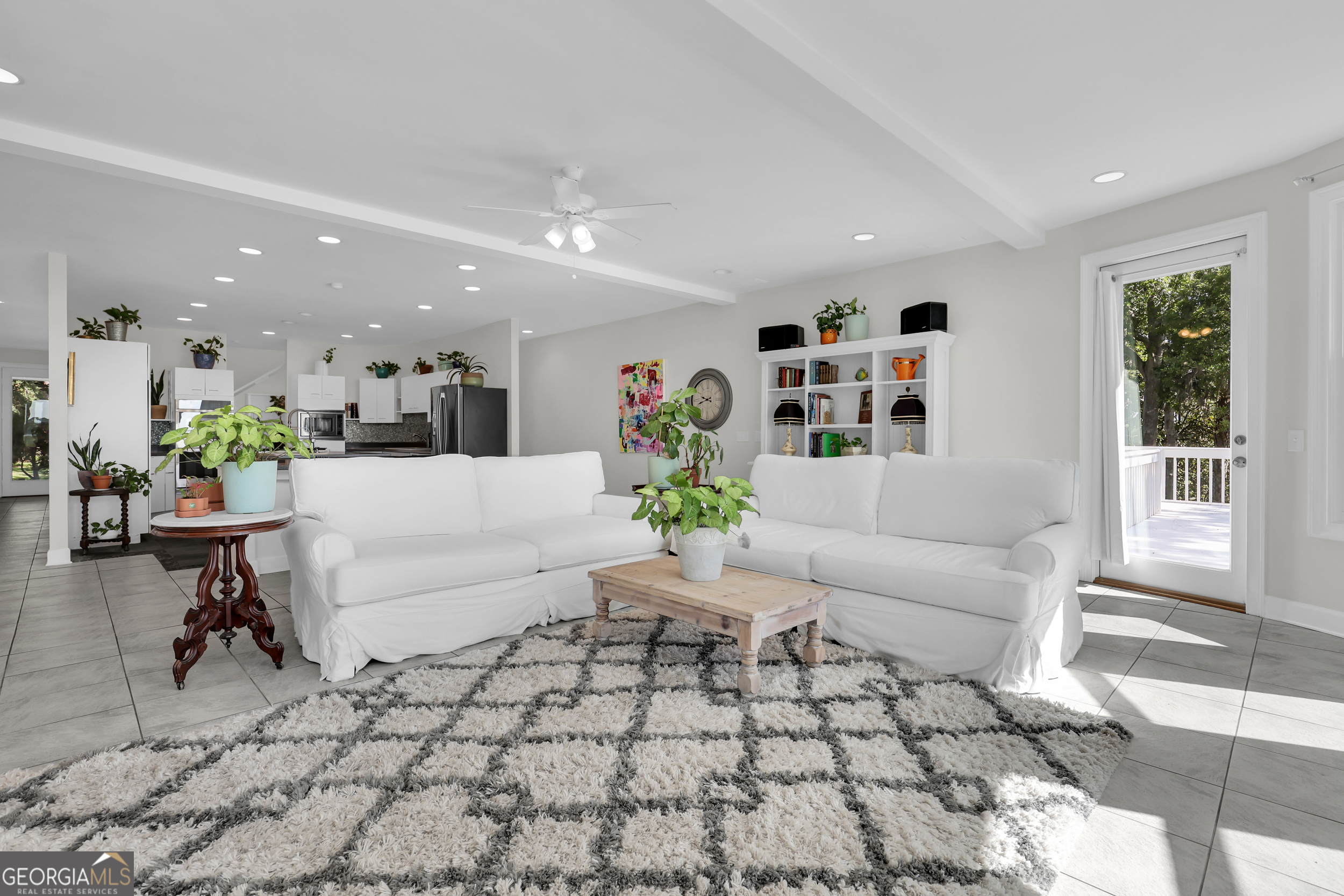 18 Modena Island Drive Savannah, GA 31411 - Photo 12 of 48 a living room with furniture and a table