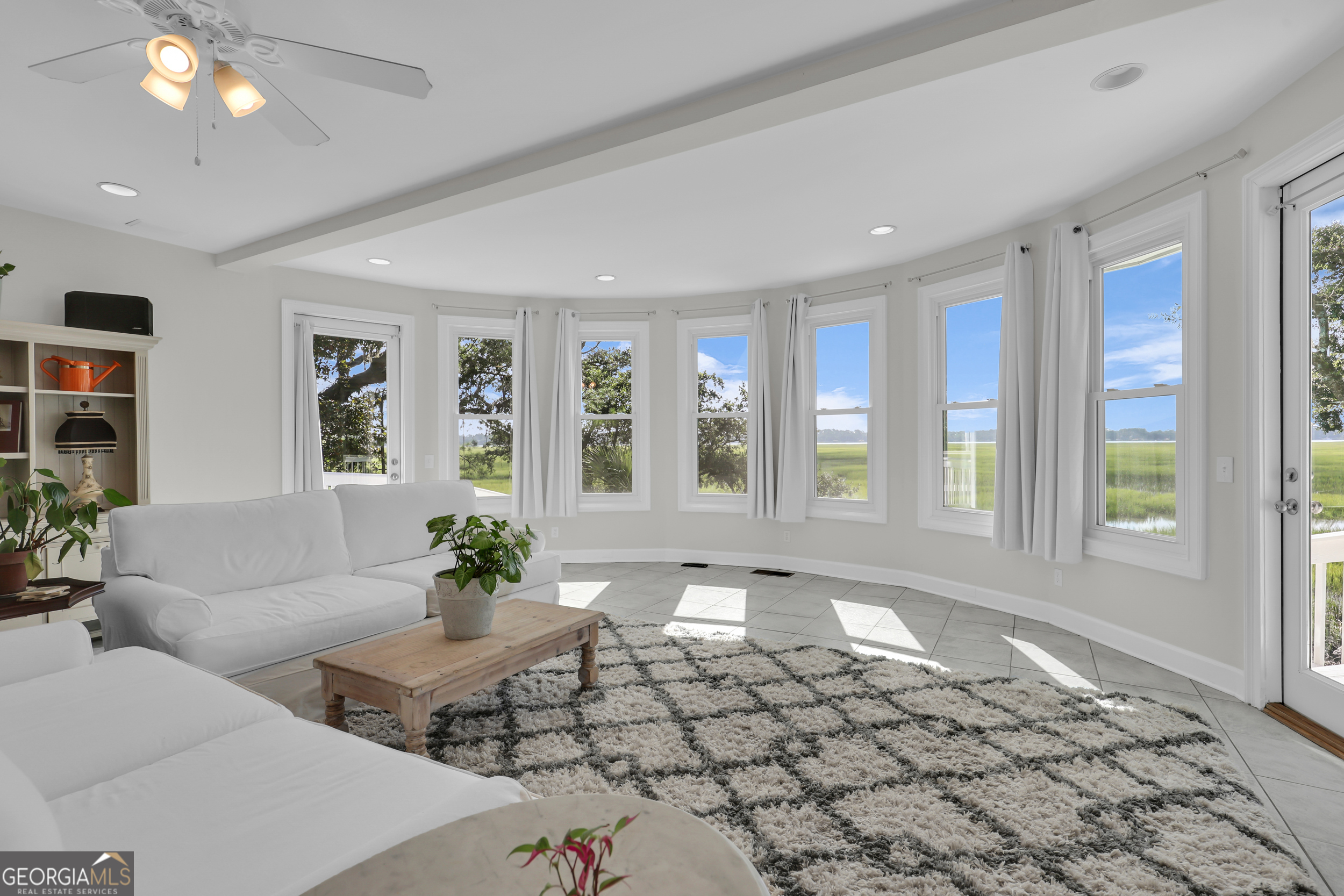 18 Modena Island Drive Savannah, GA 31411 - Photo 14 of 48 a living room with furniture and window
