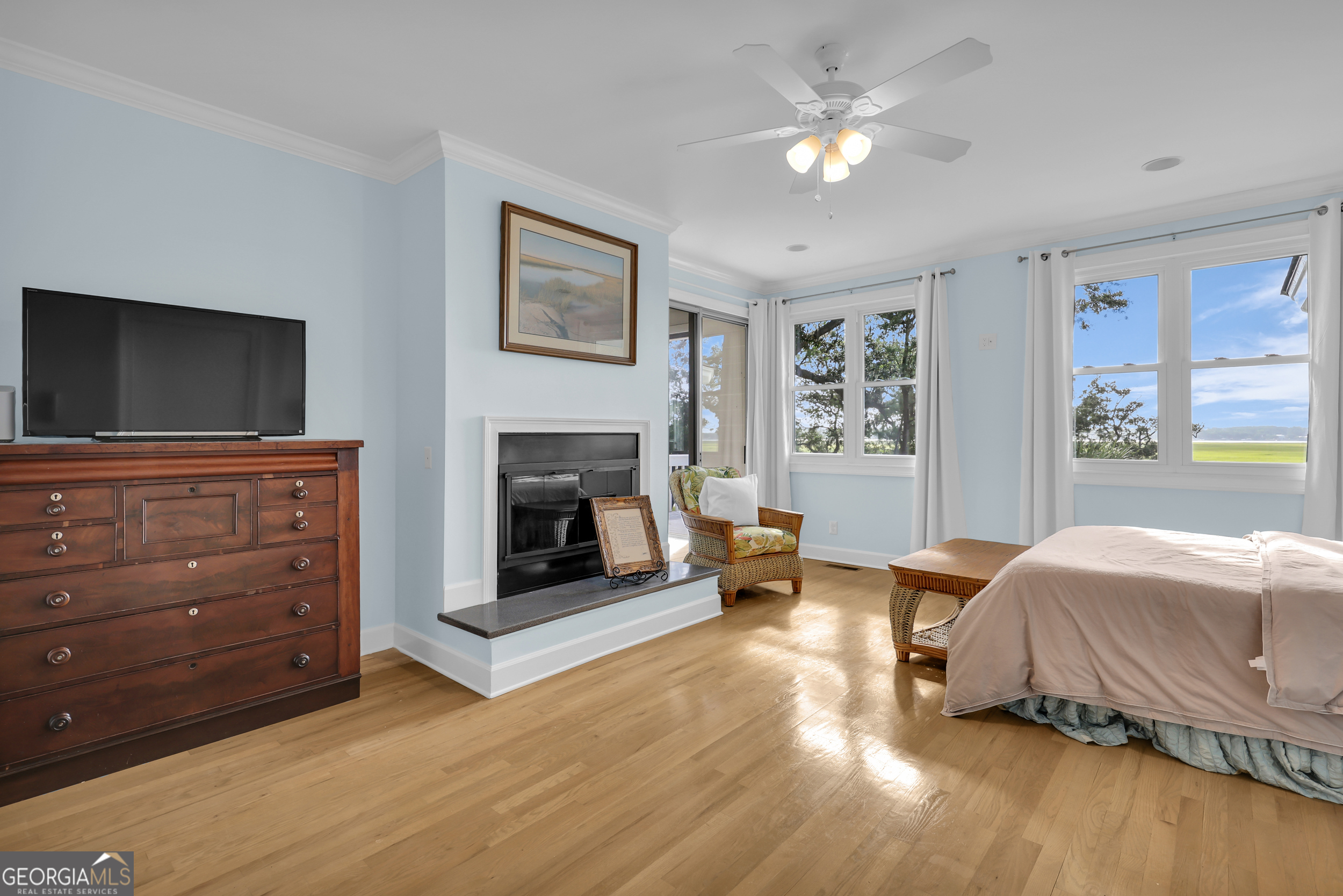 18 Modena Island Drive Savannah, GA 31411 - Photo 20 of 48 a living room with furniture and a flat screen tv