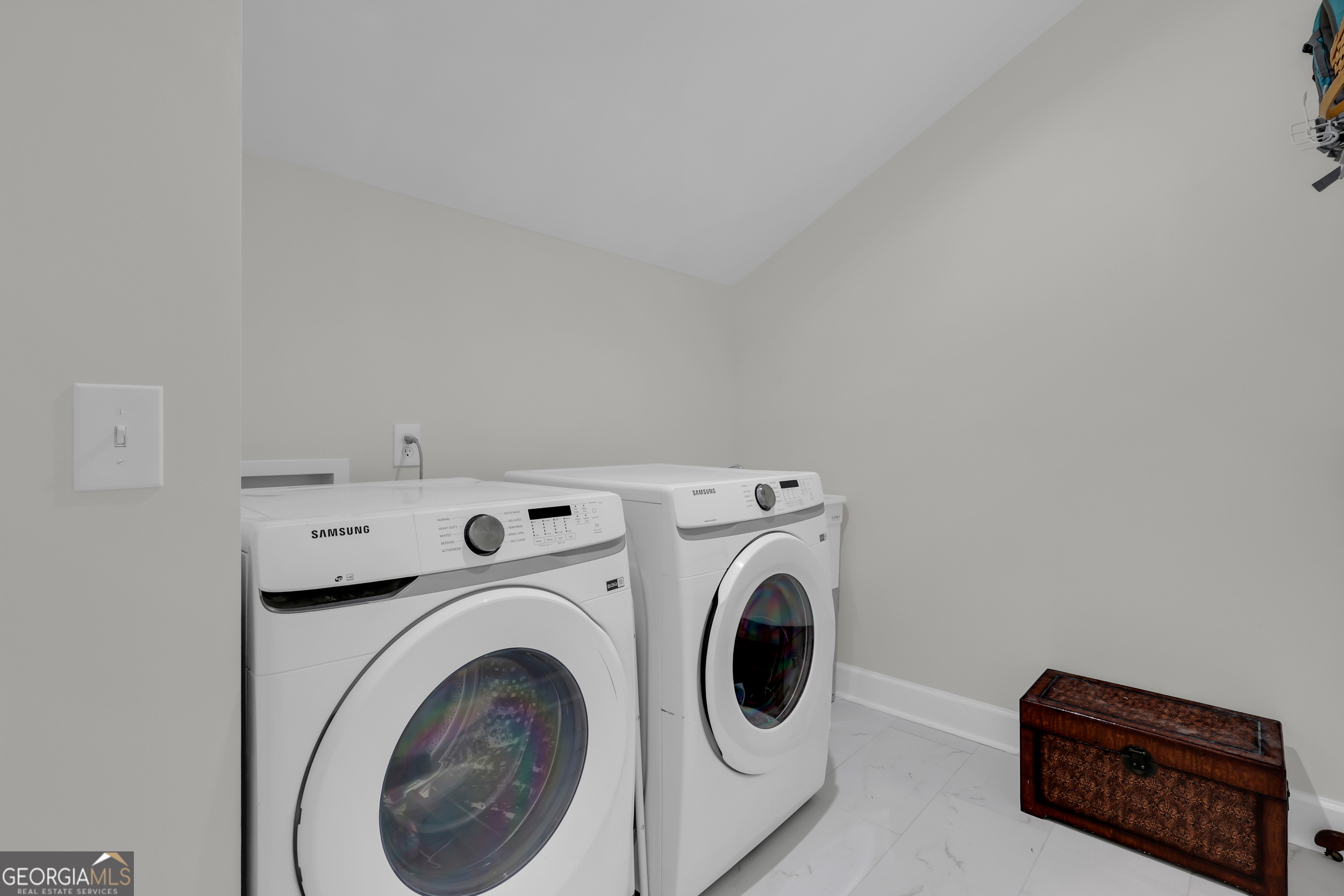 18 Modena Island Drive Savannah, GA 31411 - Photo 26 of 48 a utility room with dryer and washer