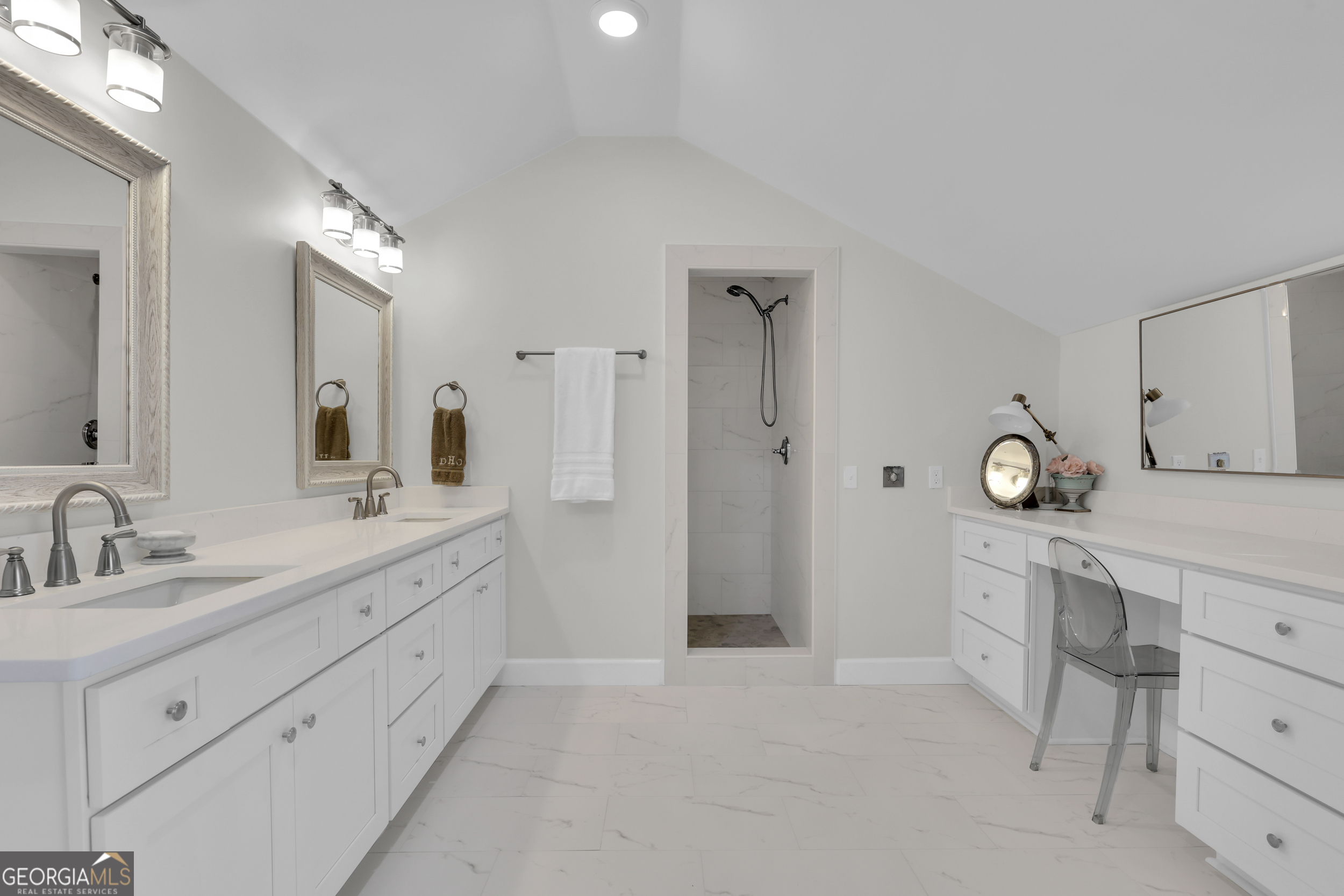 18 Modena Island Drive Savannah, GA 31411 - Photo 30 of 48 a spacious bathroom with a double vanity sink and a mirror