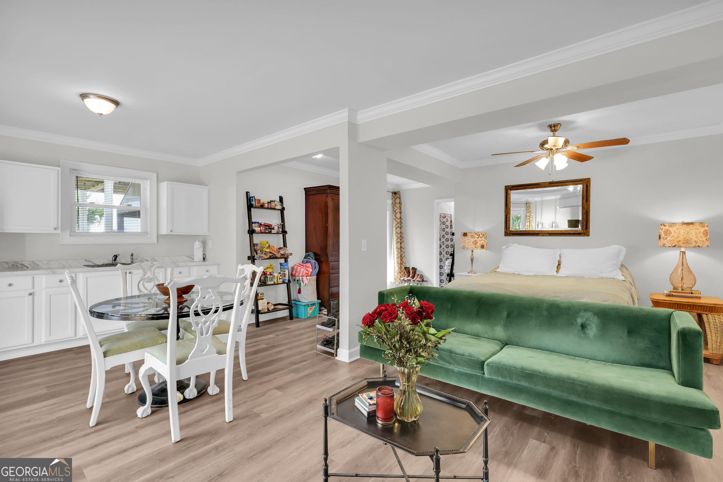 18 Modena Island Drive Savannah, GA 31411 - Photo 33 of 48 a living room with furniture and a potted plant