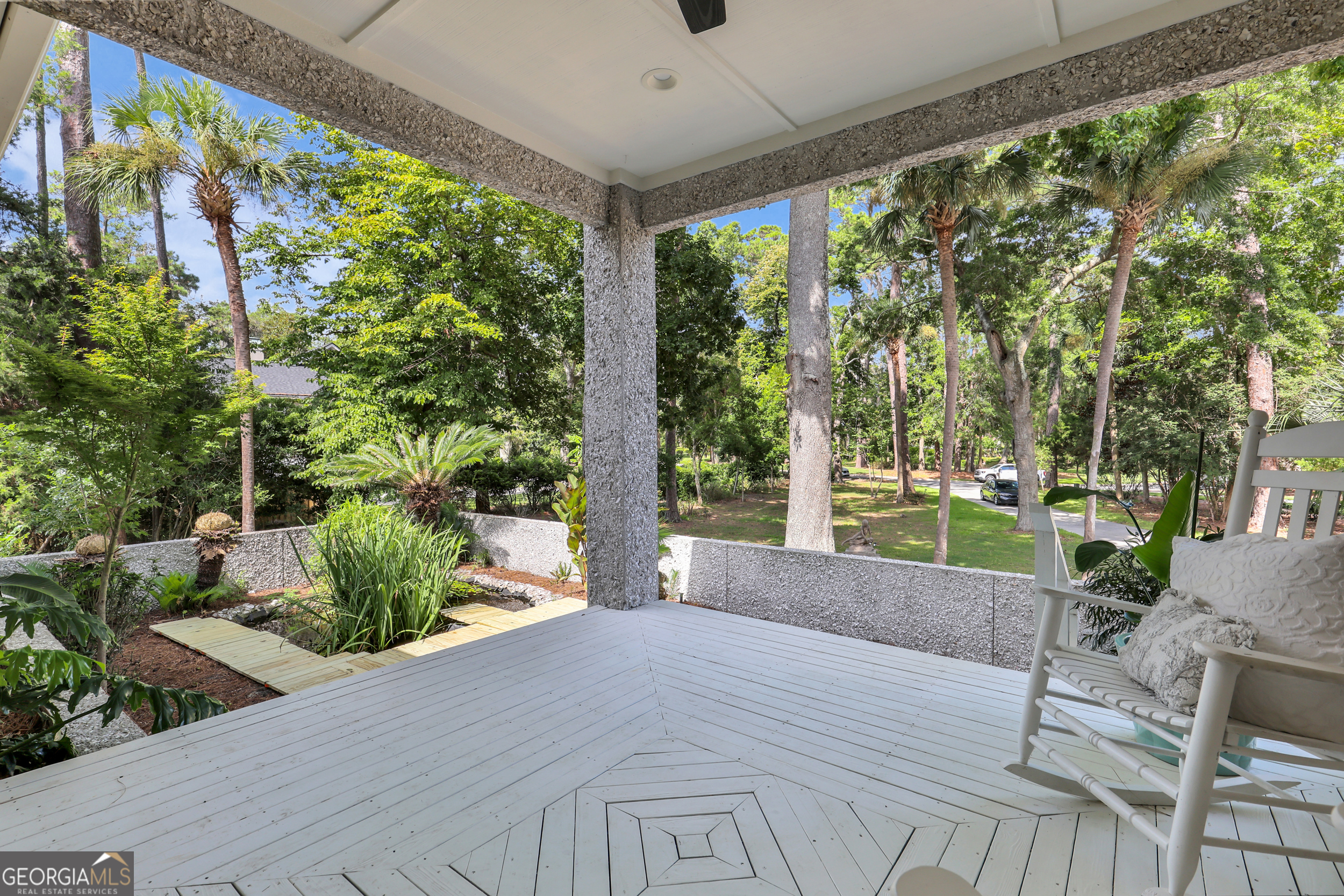 18 Modena Island Drive Savannah, GA 31411 - Photo 37 of 48 a house view with a garden space