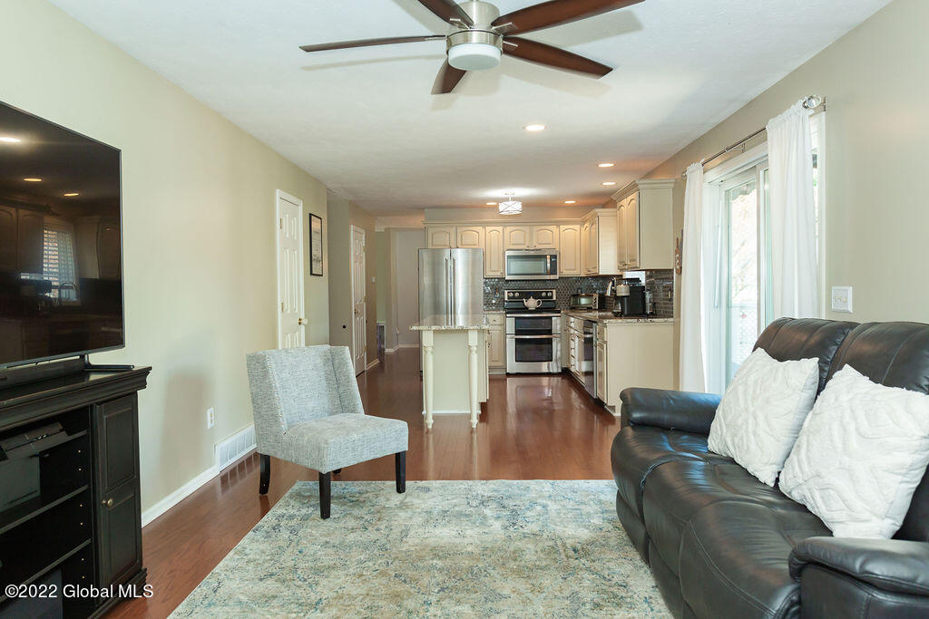 33 Squire Road Schenectady, NY 12304 - Photo 12 of 45 33SquireRd(28of63)