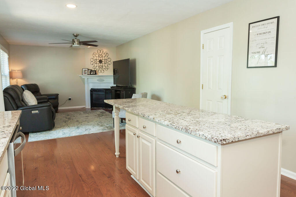 33 Squire Road Schenectady, NY 12304 - Photo 10 of 45 33SquireRd(20of63)