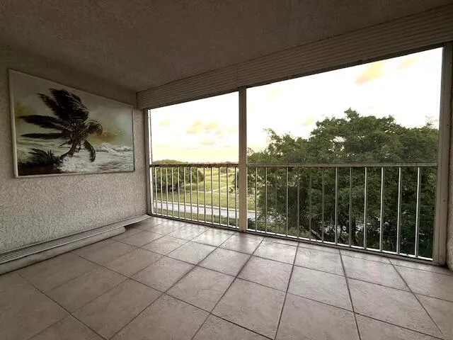 a view of a pathway with a yard