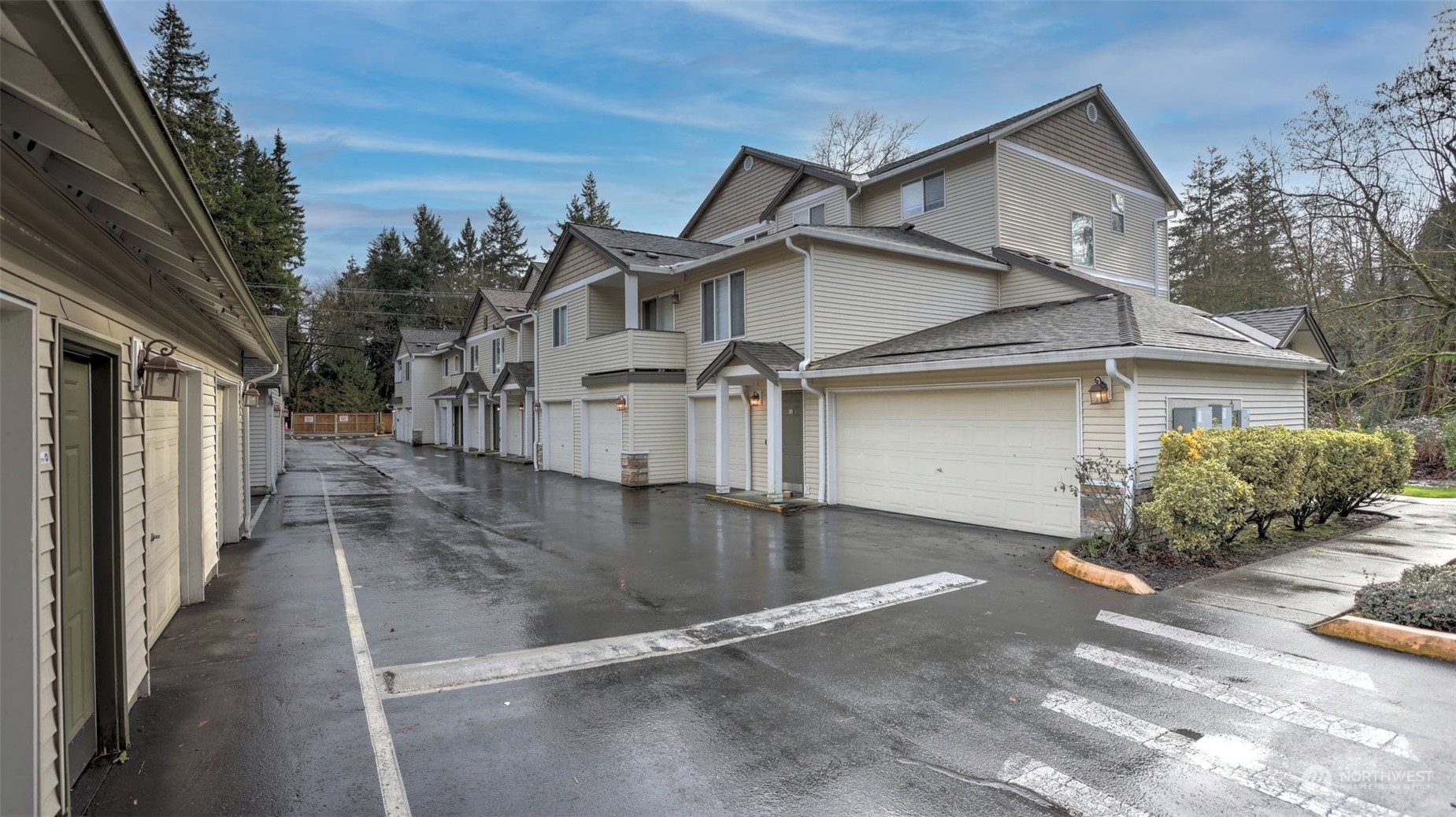 14335 Simonds Road Northeast, Unit A101 Kirkland, WA 98034 - Photo 2 of 29 Gallery Image 2