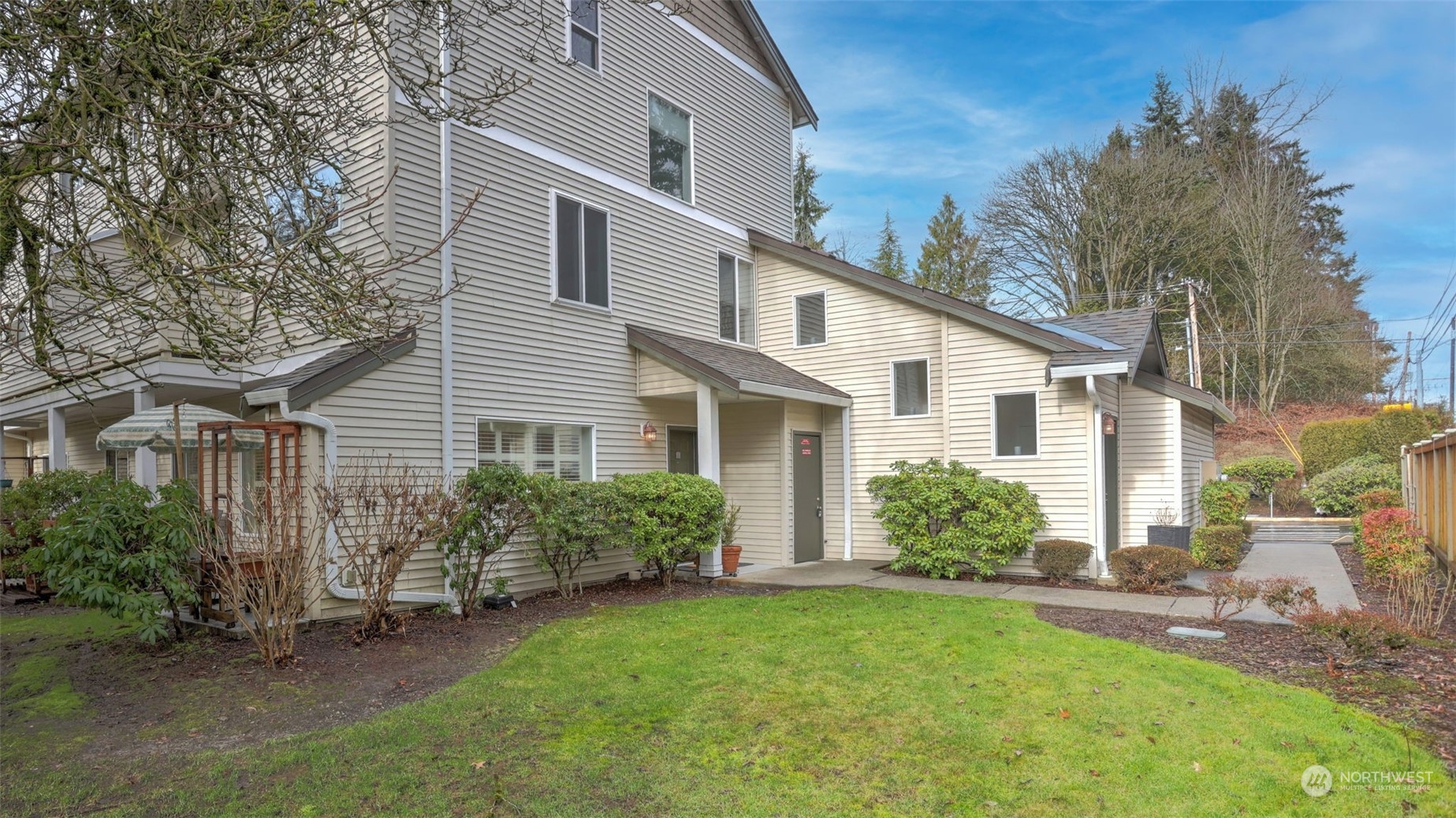 14335 Simonds Road Northeast, Unit A101 Kirkland, WA 98034 - Photo 3 of 29 Gallery Image 3