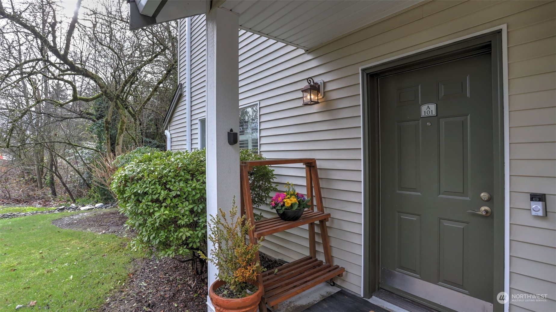 14335 Simonds Road Northeast, Unit A101 Kirkland, WA 98034 - Photo 5 of 29 Gallery Image 5