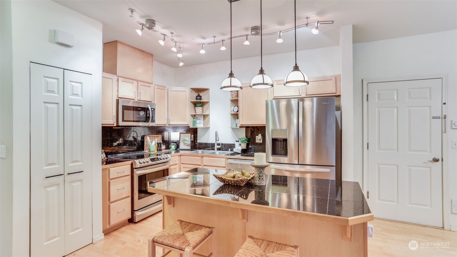 14335 Simonds Road Northeast, Unit A101 Kirkland, WA 98034 - Photo 7 of 29 Gallery Image 7