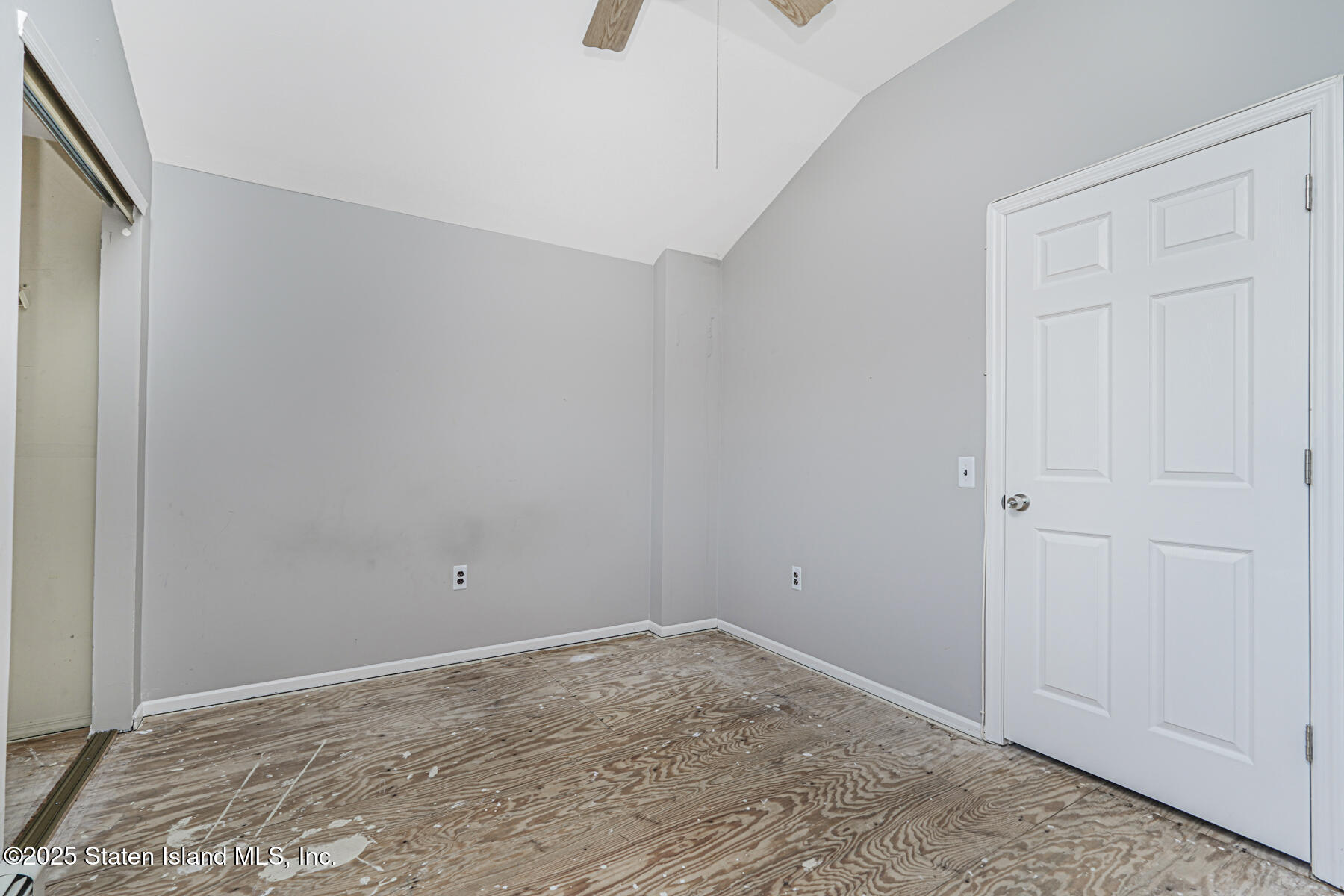 41 Crown Court Staten Island, NY 10312 - Photo 20 of 34 a view of room