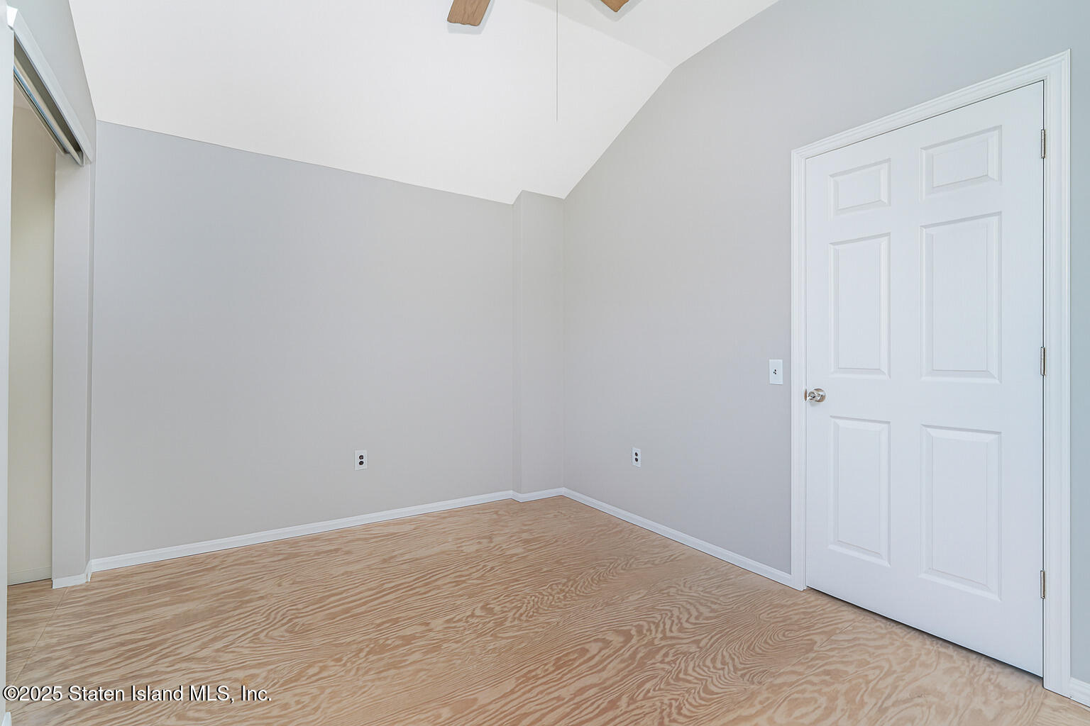 41 Crown Court Staten Island, NY 10312 - Photo 21 of 34