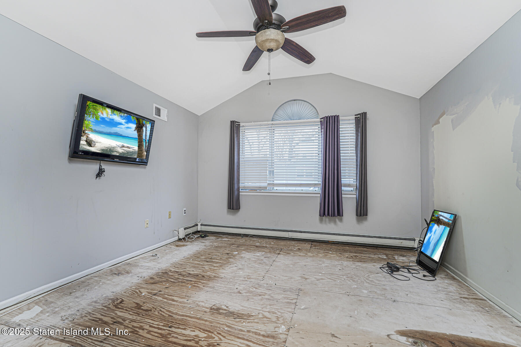 41 Crown Court Staten Island, NY 10312 - Photo 24 of 34 a view of room with window and ceiling fan