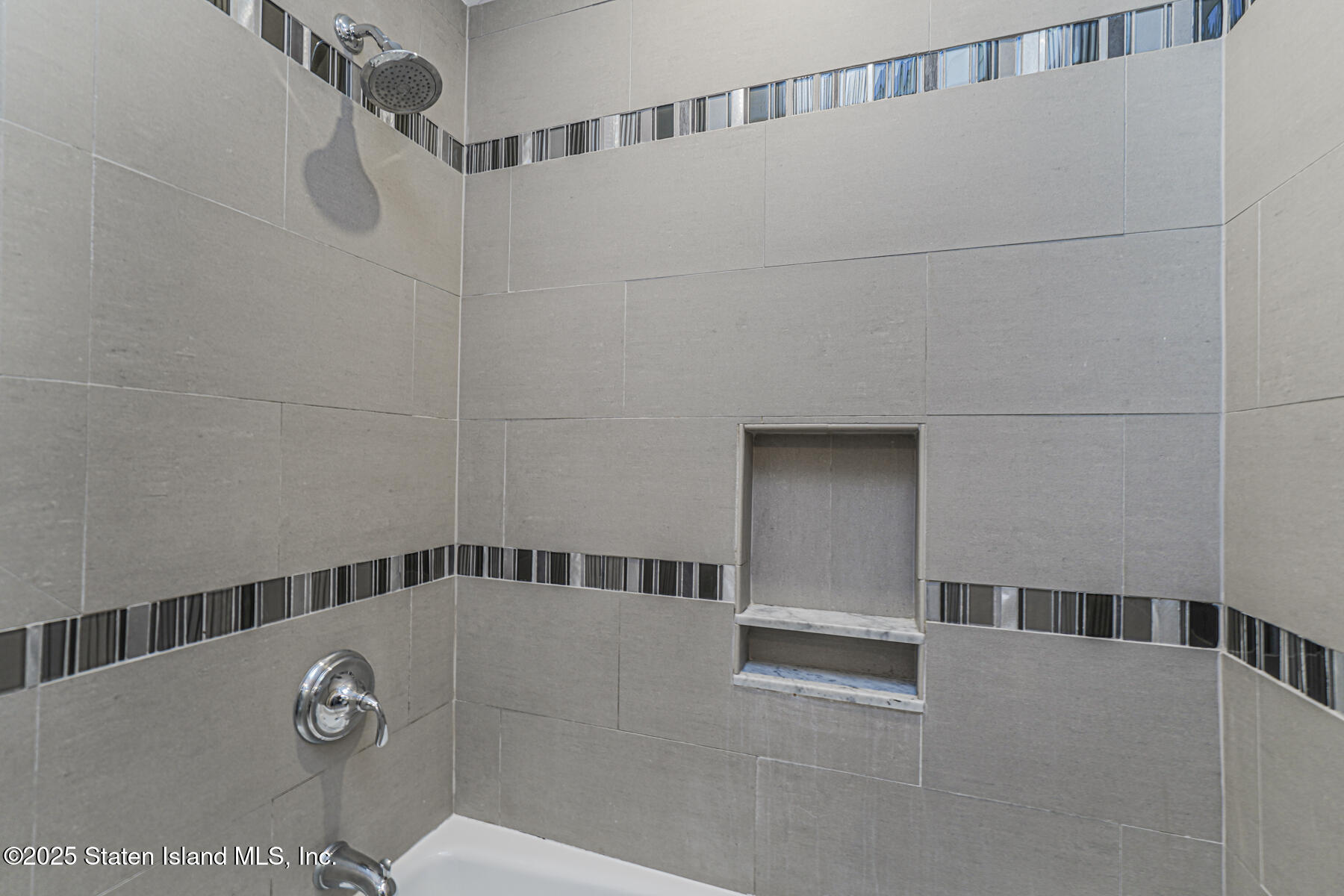 41 Crown Court Staten Island, NY 10312 - Photo 30 of 34 a view of bathroom