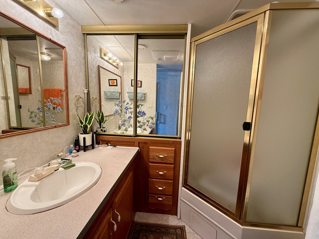 13 F Street Cascade, ID 83611 - Photo 10 of 26 Bathroom