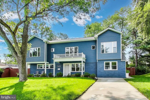 a view of house with yard