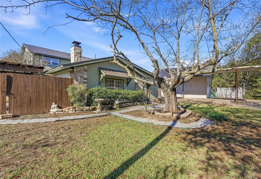a view of a house with backyard and trees