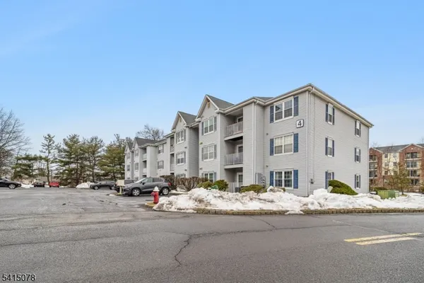 $389,000 | 418 Stratford Place, Unit 418, Bridgewater, NJ 08805