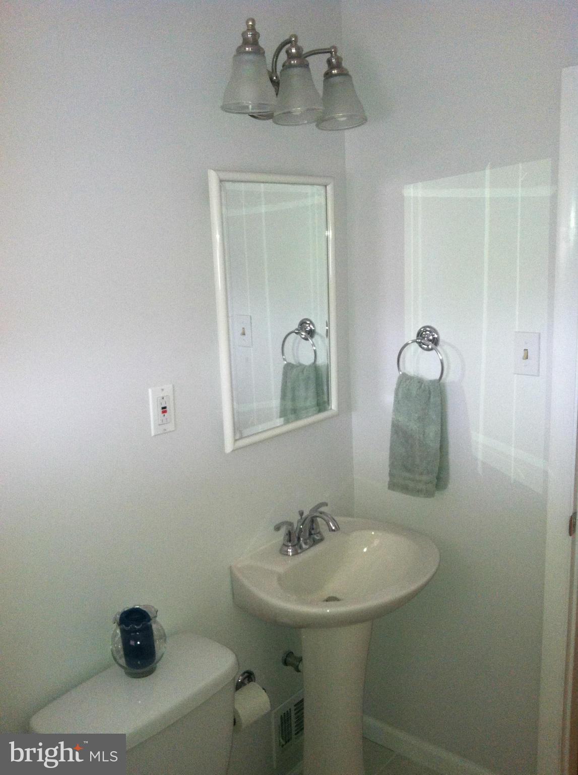 4437 Scotia Road Baltimore, MD 21227 - Photo 11 of 21 Bath