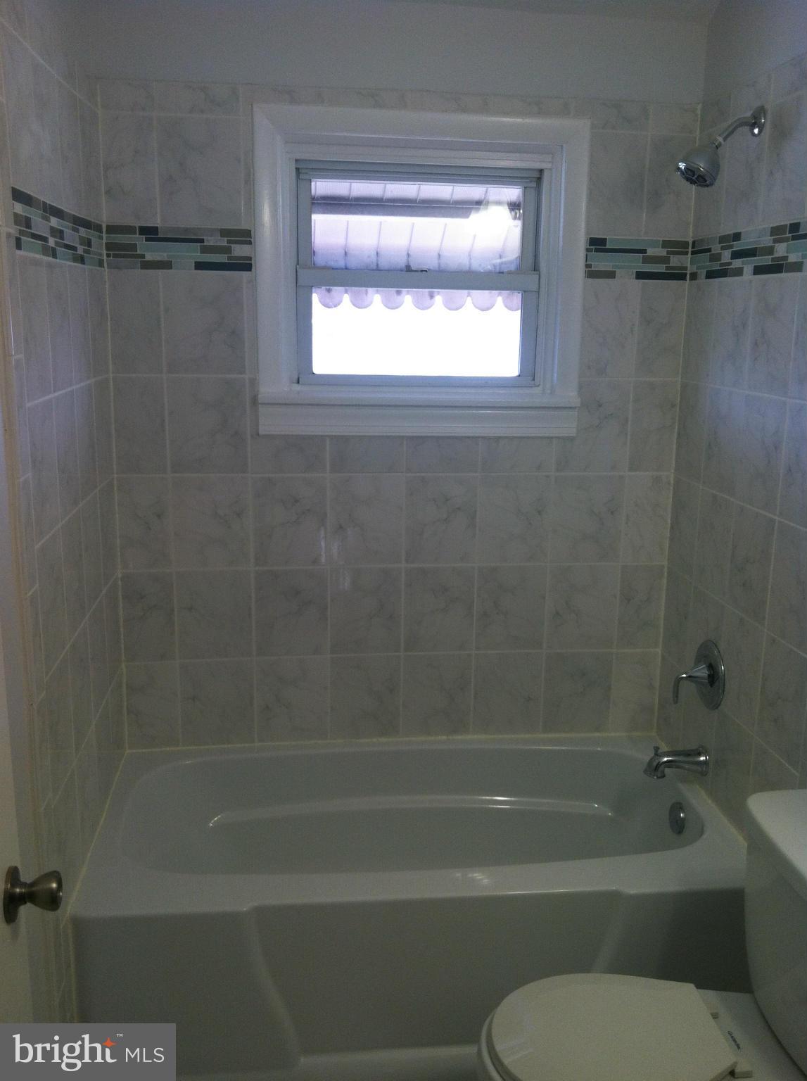 4437 Scotia Road Baltimore, MD 21227 - Photo 12 of 21 Bath