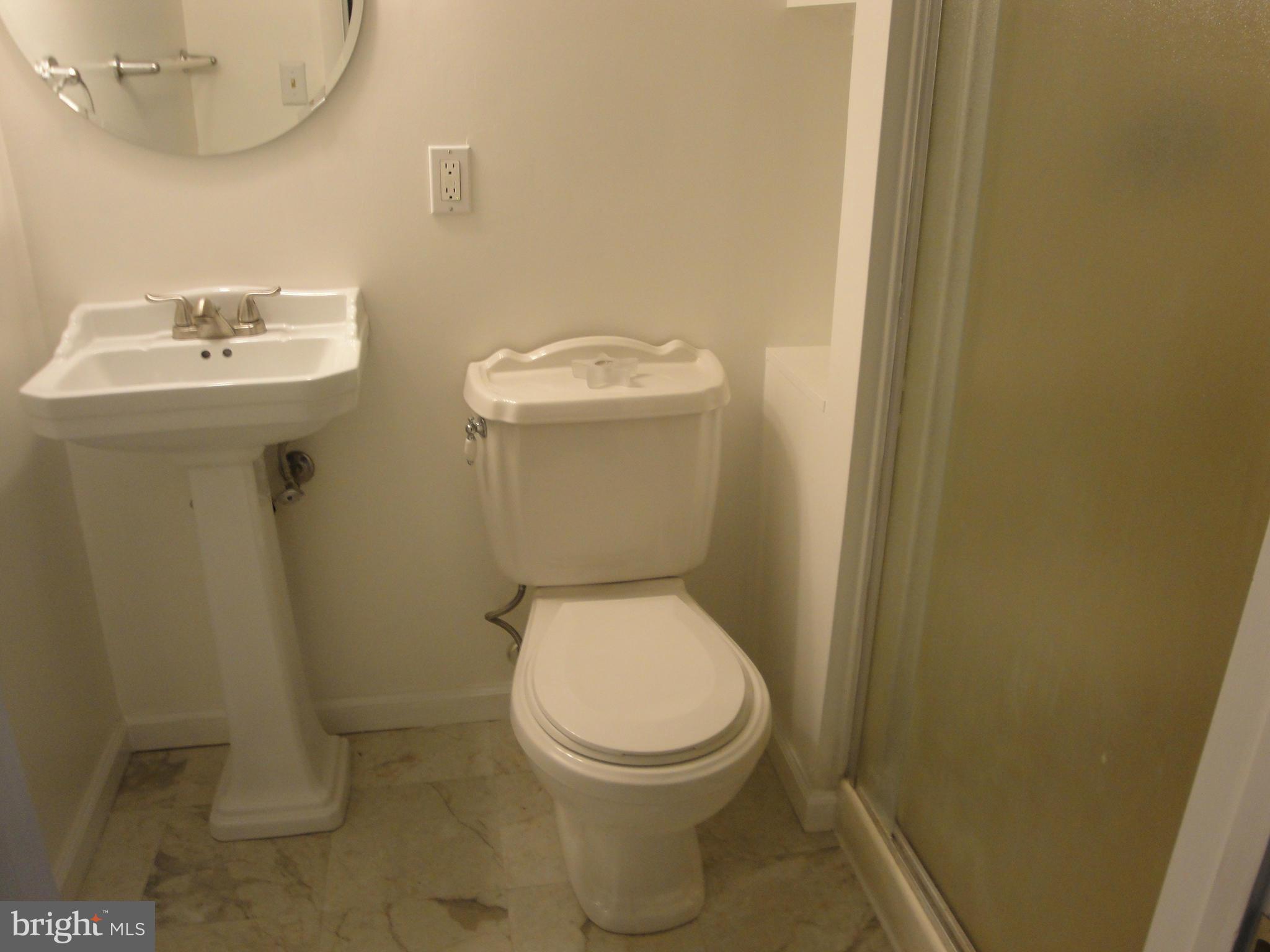 4437 Scotia Road Baltimore, MD 21227 - Photo 13 of 21 Bath