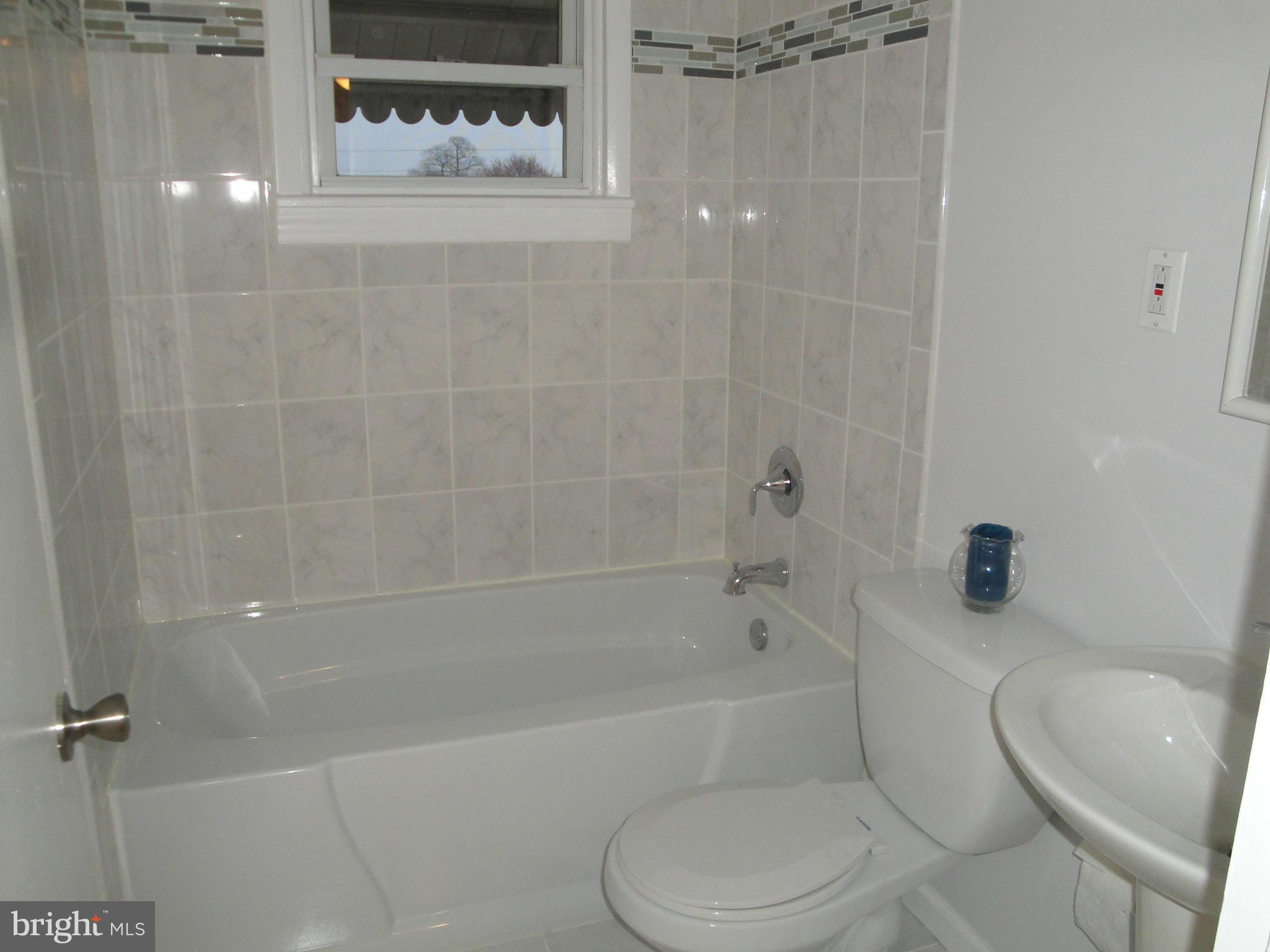 4437 Scotia Road Baltimore, MD 21227 - Photo 9 of 21 Bath