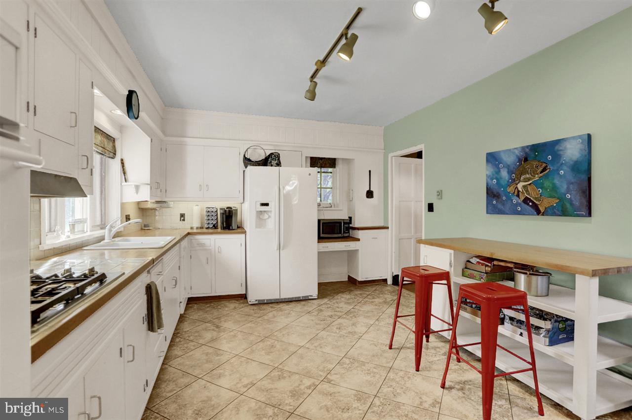 218 Vineyard Road Harrisburg, PA 17104 - Photo 4 of 25 Gallery Image 4