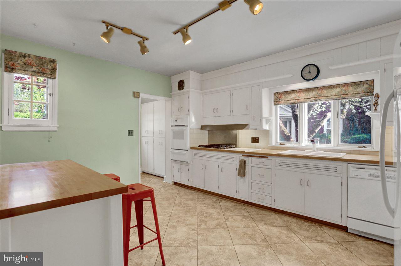 218 Vineyard Road Harrisburg, PA 17104 - Photo 5 of 25 Gallery Image 5