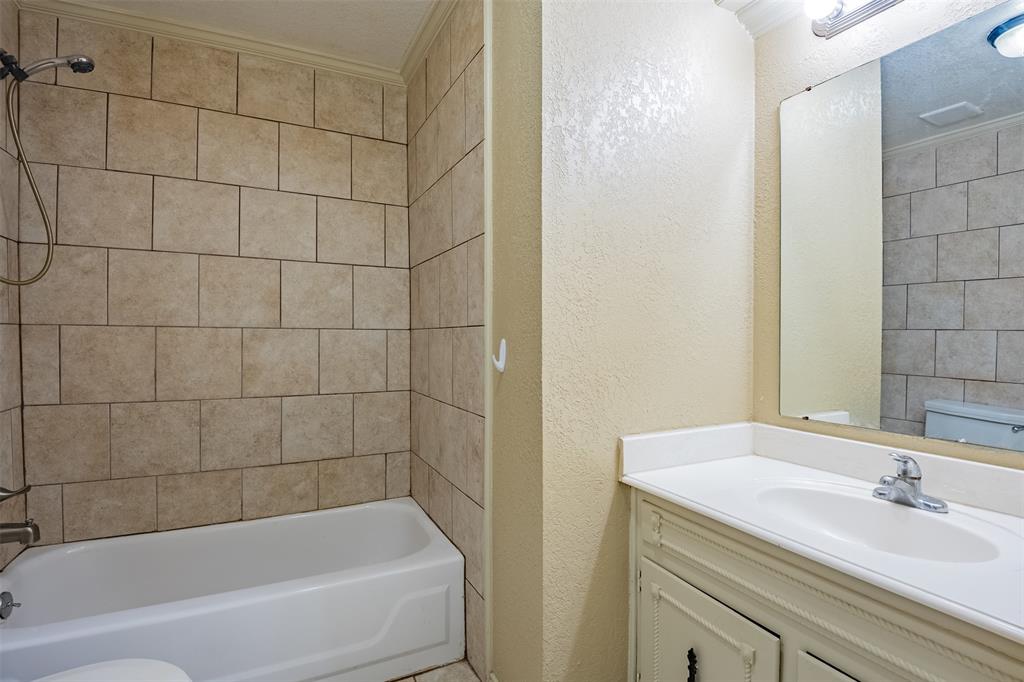 805 North Fielder Road Arlington, TX 76012 - Photo 12 of 17 a bathroom with a bathtub and a sink