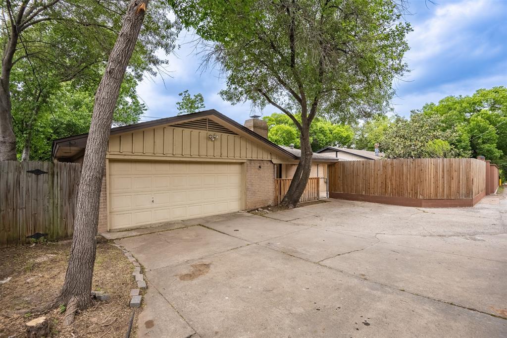 805 North Fielder Road Arlington, TX 76012 - Photo 17 of 17 a backyard of a house