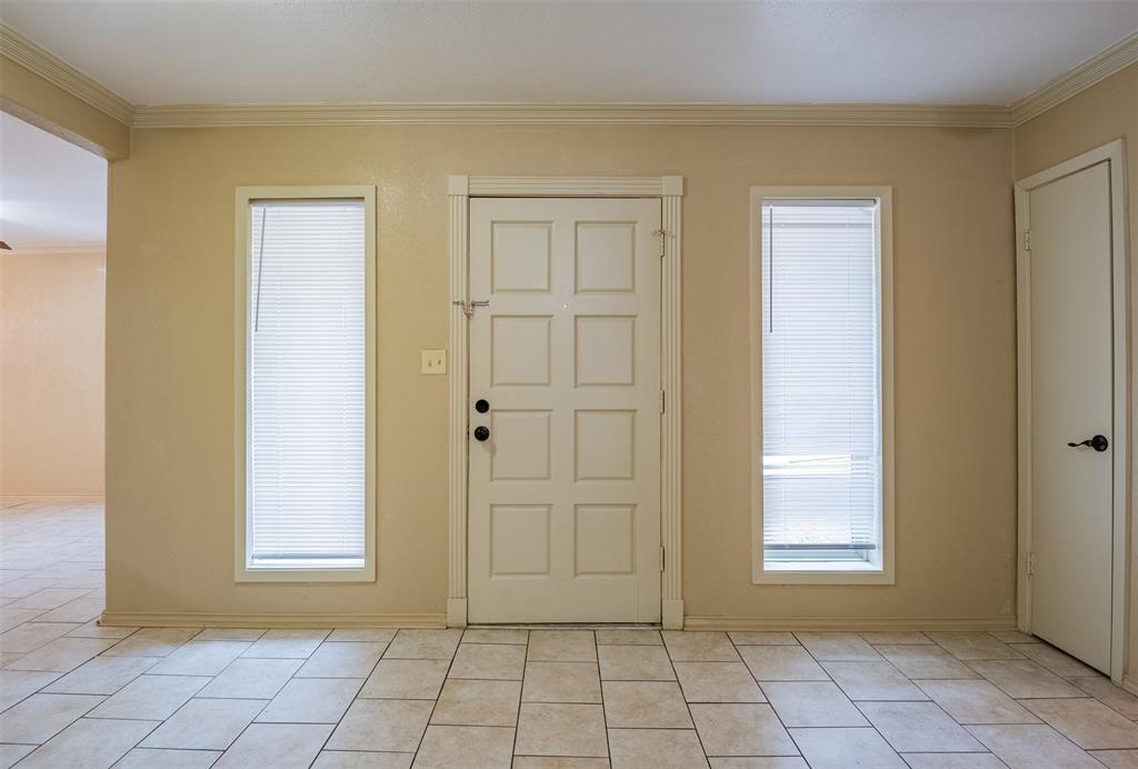 805 North Fielder Road Arlington, TX 76012 - Photo 2 of 17 a view of empty room with window